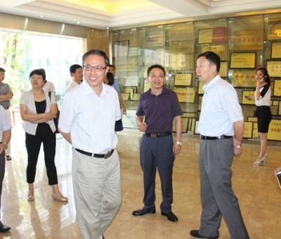 江西省委統(tǒng)戰(zhàn)部副部長、省民宗局局長張勇蒞臨仙客來公司調(diào)研