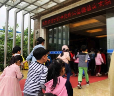 小學(xué)生組團(tuán)“攻陷”仙客來(lái)靈芝工業(yè)園區(qū)！