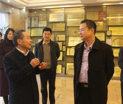 省稅務(wù)局領(lǐng)導(dǎo)送政策、送溫暖！為仙客來(lái)公司高質(zhì)量發(fā)展助力